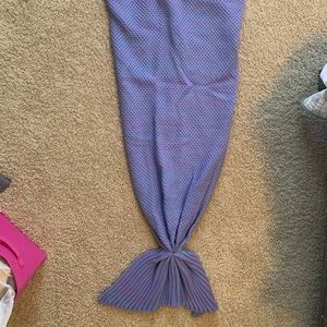 Mermaid tail knit blanket